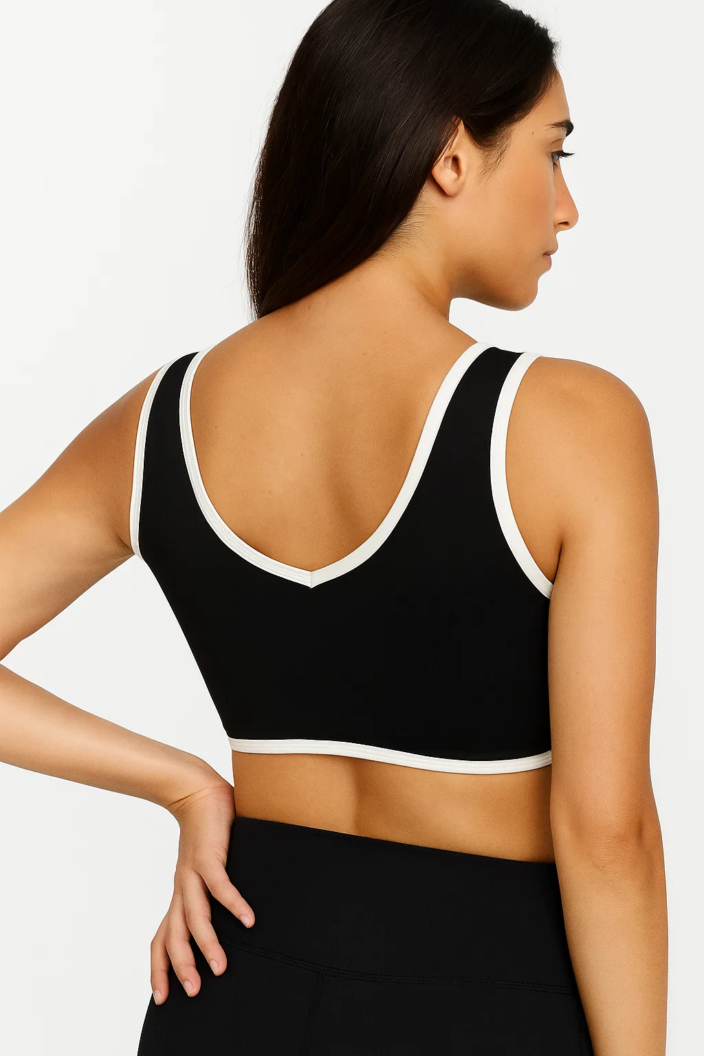 20250819_1136_Black Sports Tank_remix_01k31c0gkye5x8nzht91pmcgh7